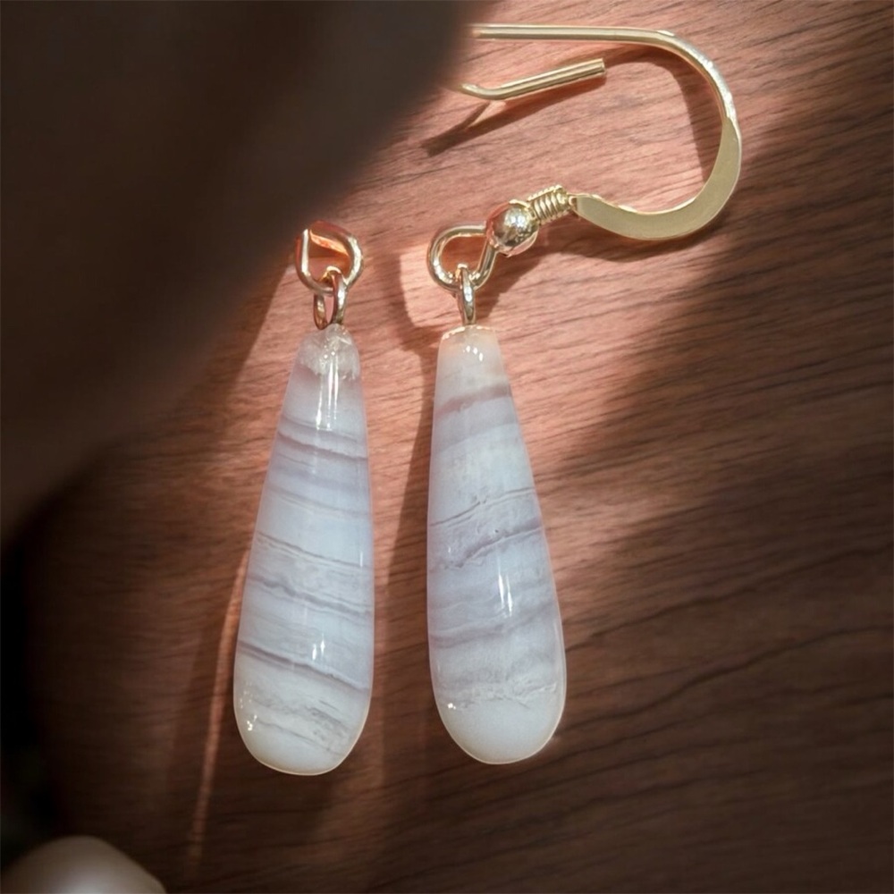 Elegant White Stone Agate Teardrop Earrings